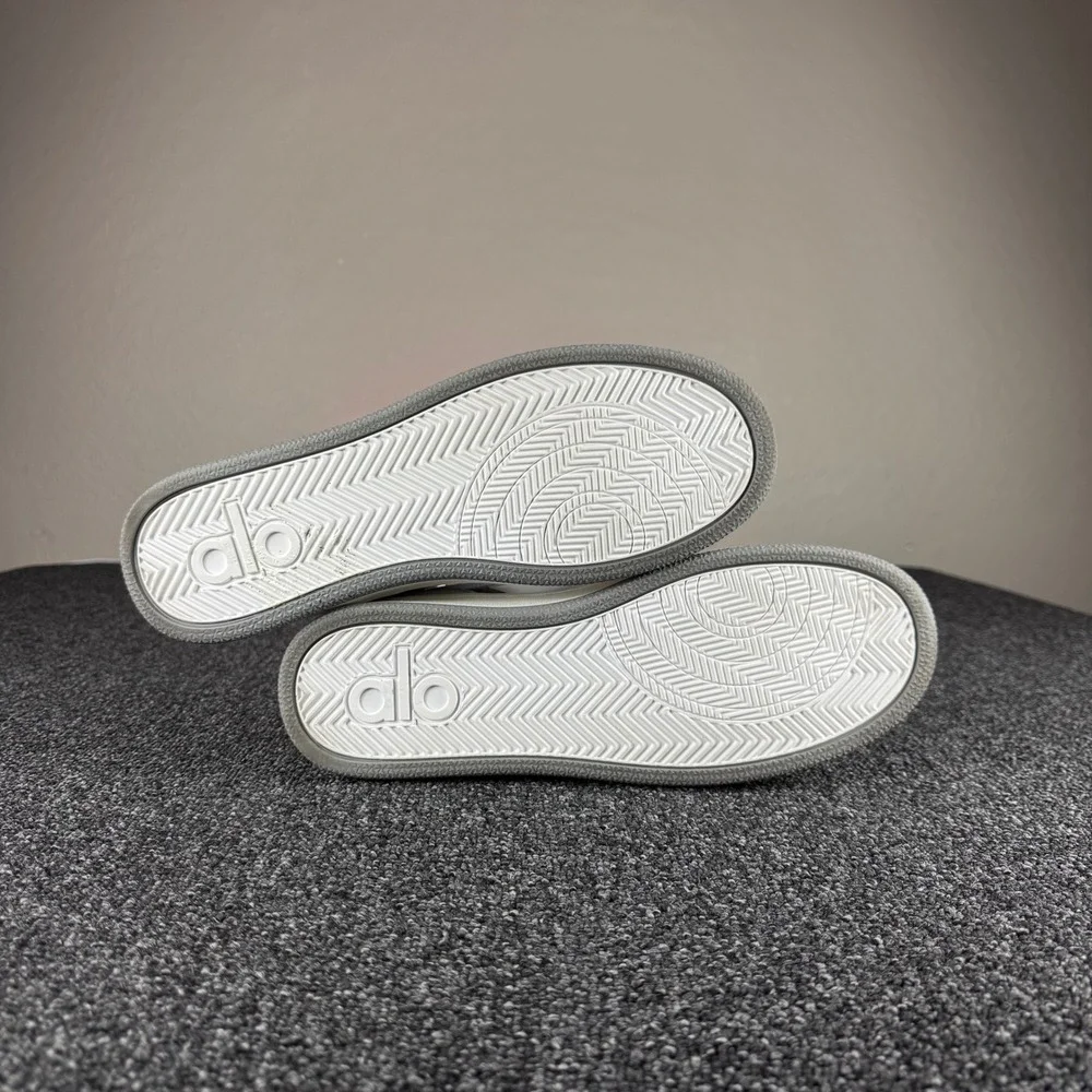 Alo Yoga Alo-X Sneaker Vegan Leather Grey White Mens 12.5 Womens 14 unisex
